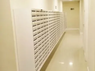 modelo3002-branco-instalado-corredor-IUCA-Caixas-de-Correio-330x439x0x19x330x401x1690638252